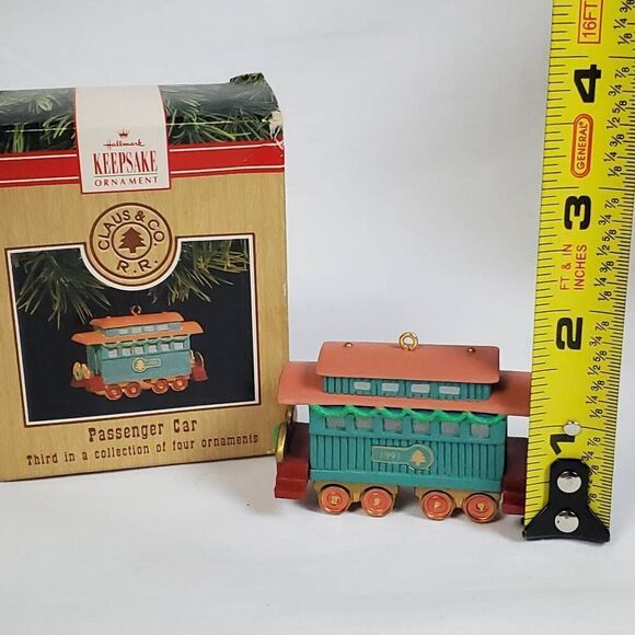 1991 Hallmark Keepsake Ornament Claus & Co. Railroad Passenger Car 3rd in Series - Picture 2 of 6